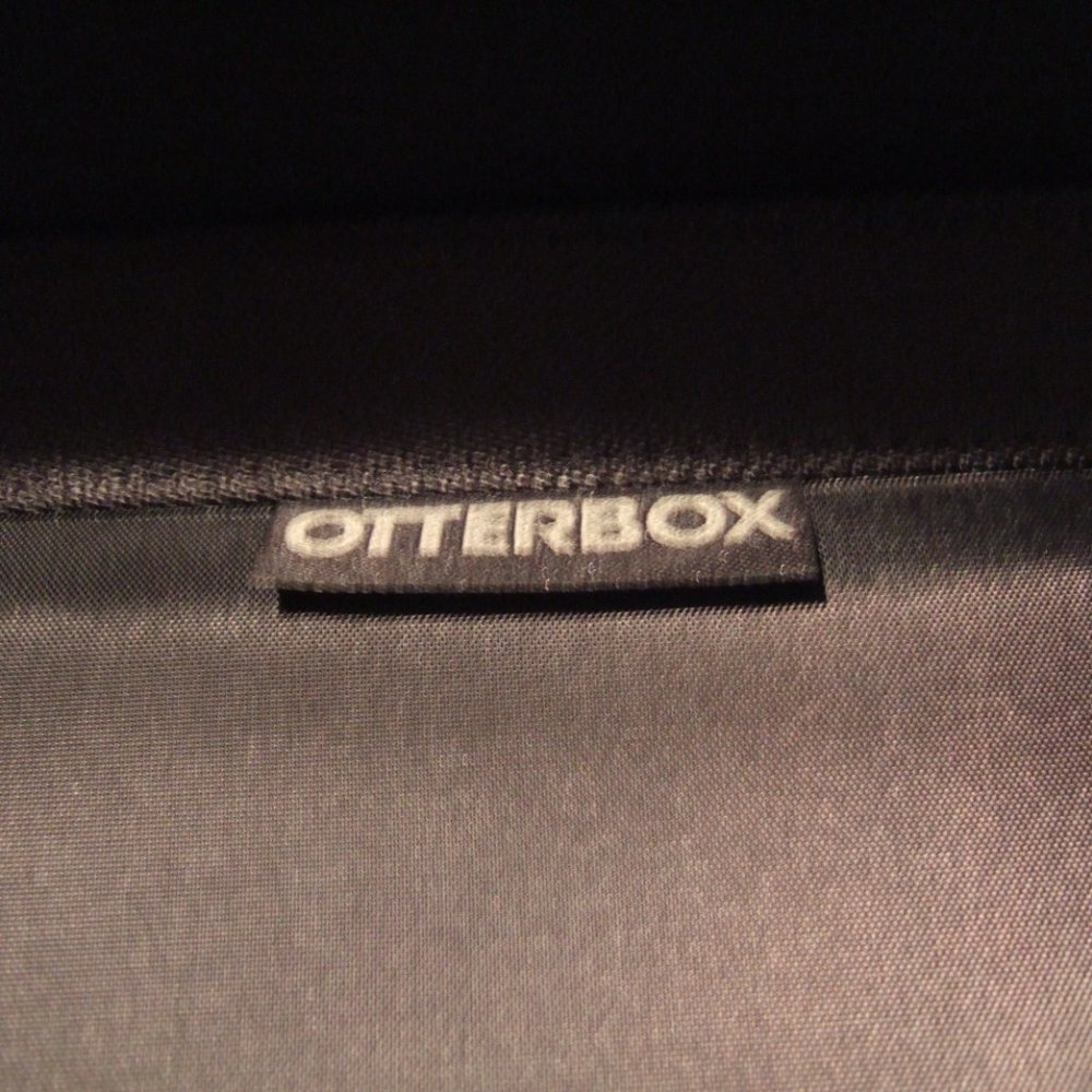 OTTERBOX LAPTOP CASE - Picture 6 of 6
